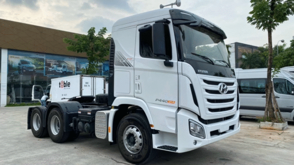 Xe Đầu Kéo Hyundai Trago Xcient 440Ps